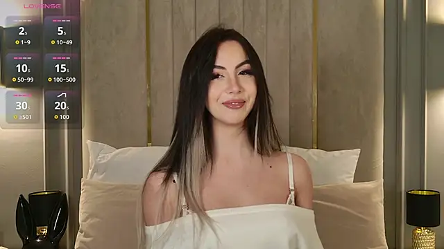 Snapshot of RileyHeaven chatting on February 17, 9:43 pm RileyHeaven online show from February 17, 9:43 pm