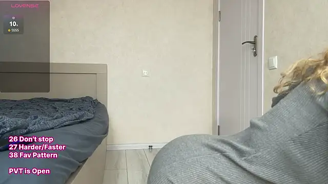 Snapshot of Play_Me_Softly chatting on February 8, 9:23 am Play Me Softly online show from February 8, 9:23 am