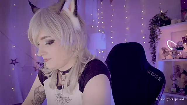 Snapshot of vronnier chatting on December 19, 4:03 pm vronnier online show from December 19, 4:03 pm