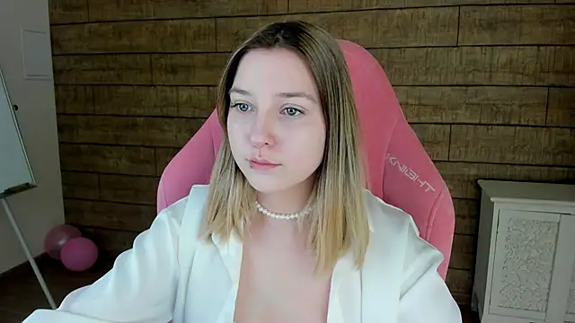 TinnaBurton online show from April 5, 4:26 pm