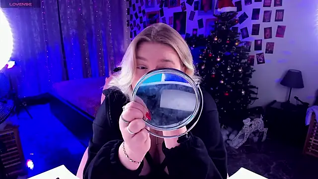 LouiseMous online show from January 8, 9:39 pm