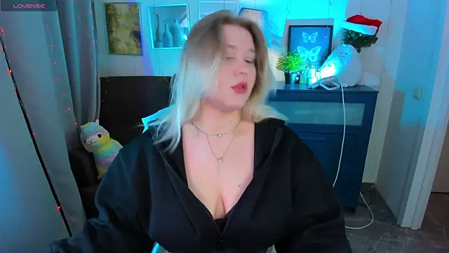 LouiseMous online show from January 10, 9:52 pm