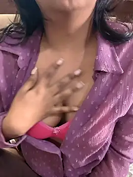 Snapshot of Kinky_Aleena chatting on November 19, 8:03 am Kinky Aleena online show from November 19, 8:03 am