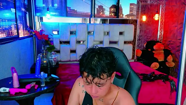 lunabustygirl online show from February 11, 6:35 pm