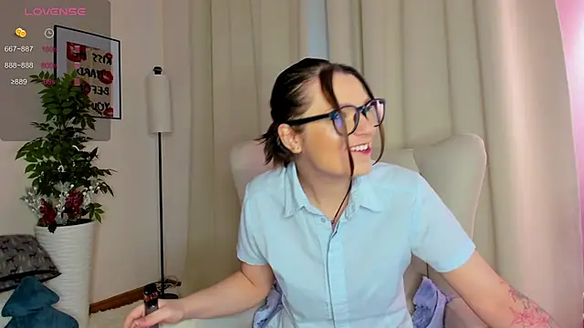 KiraRogers online show from January 11, 9:47 am