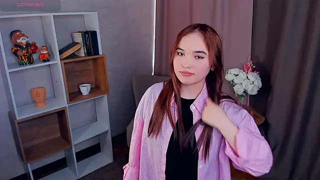 Snapshot of BetseyLaszlo chatting on November 18, 7:35 am BetseyLaszlo online show from November 18, 7:35 am