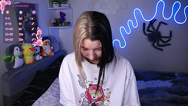 Emmie shy online show from April 14, 7:20 pm