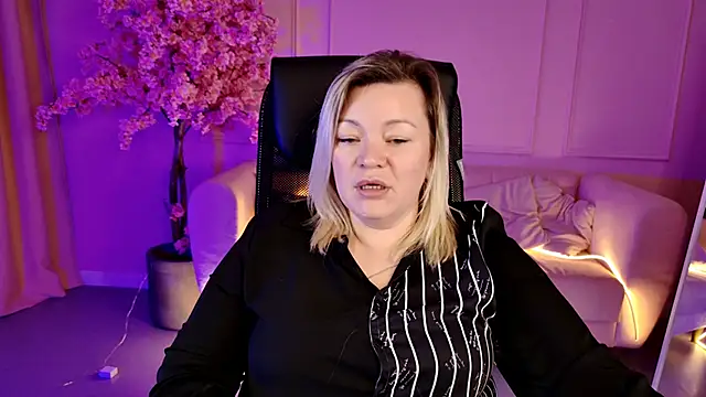 DianaHaworn online show from November 17, 1:17 pm