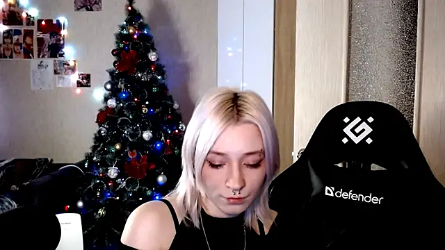 SophiaLur online show from December 14, 4:34 pm