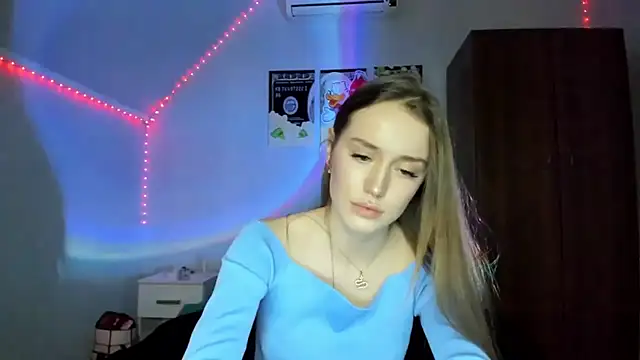 tinyglow online show from December 4, 4:55 am