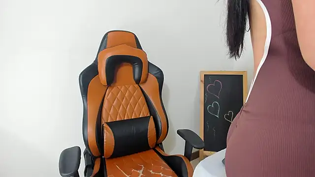 Emily Frostt online show from January 31, 7:45 pm