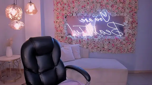 SophieLanne online show from March 31, 4:02 am