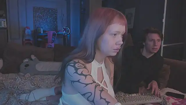 Snapshot of Frend_Zone chatting on November 18, 6:34 pm Frend Zone online show from November 18, 6:34 pm