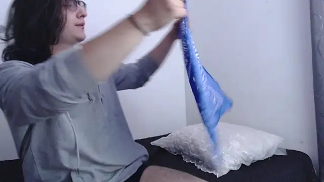 Snapshot of Amoneth_Xx chatting on December 4, 6:05 pm Amoneth Xx online show from December 4, 6:05 pm