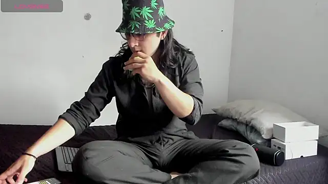 Snapshot of Amoneth_Xx chatting on January 14, 8:03 pm Amoneth Xx online show from January 14, 8:03 pm