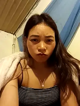 Snapshot of _Su-Su_ chatting on February 8, 12:03 am Su-Su online show from February 8, 12:03 am