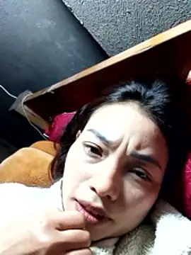 Snapshot of _Su-Su_ chatting on March 8, 1:36 am Su-Su online show from March 8, 1:36 am