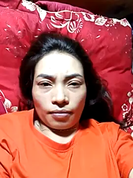 Snapshot of _Su-Su_ chatting on March 31, 1:44 pm Su-Su online show from March 31, 1:44 pm
