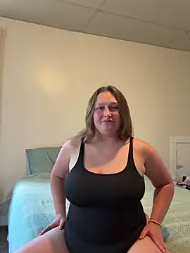 sammi b12 online show from July 8, 5:50 pm