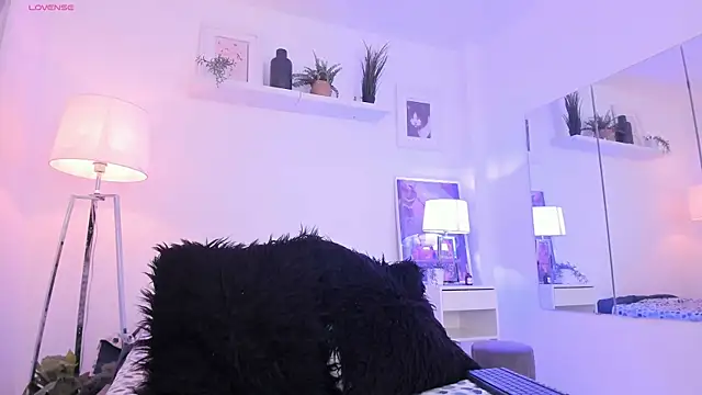 Miluu dh online show from December 18, 2:34 pm