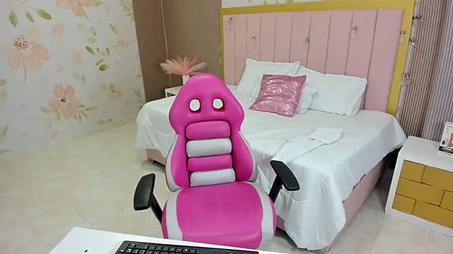 Kendall curves online show from December 3, 11:30 am