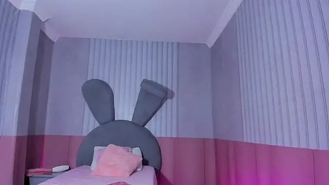 Kendall curves online show from April 12, 2:27 am