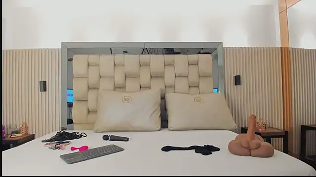 noah pariss online show from March 19, 10:30 am