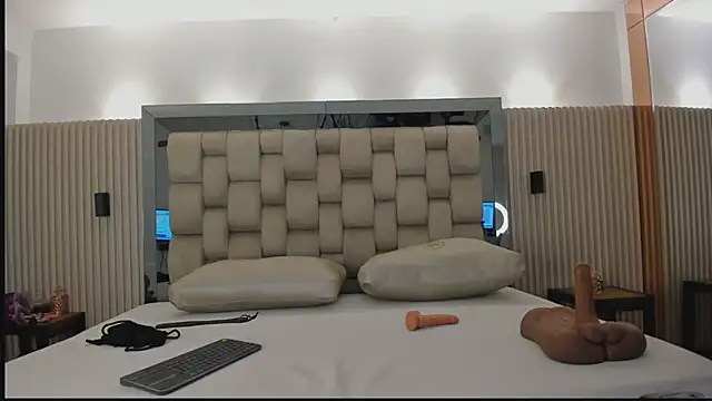 noah pariss online show from March 25, 10:10 am