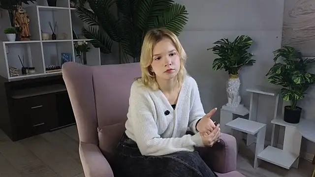 PhillisEsplin online show from November 17, 9:04 am