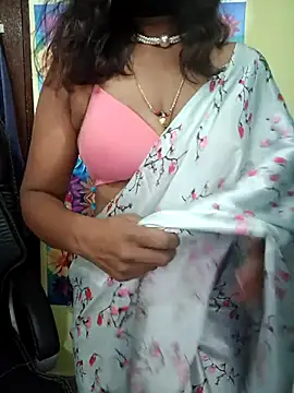 Snapshot of Premalatha_28 chatting on April 24, 7:11 am Premalatha 28 online show from April 24, 7:11 am