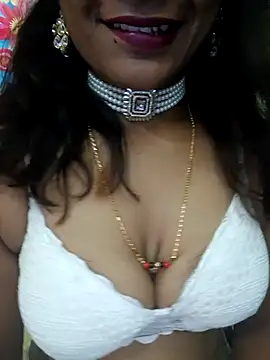 Snapshot of Premalatha_28 chatting on April 26, 7:39 am Premalatha 28 online show from April 26, 7:39 am