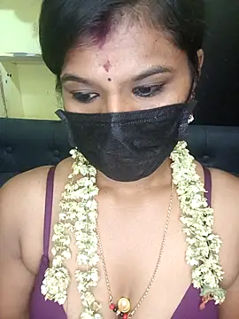 Snapshot of Premalatha_28 chatting on April 28, 8:14 pm Premalatha 28 online show from April 28, 8:14 pm