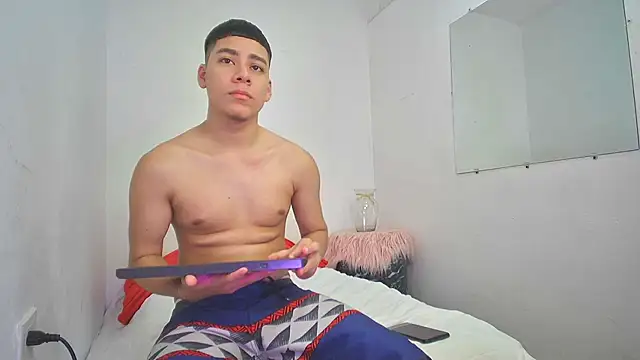 Lucastorrez01 online show from November 18, 6:18 am