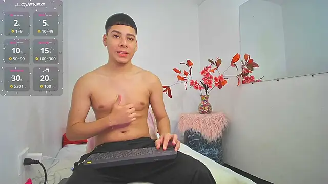 Lucastorrez01 online show from November 21, 4:22 am