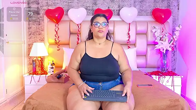 Snapshot of SelennaCooper chatting on February 13, 11:50 am SelennaCooper online show from February 13, 11:50 am