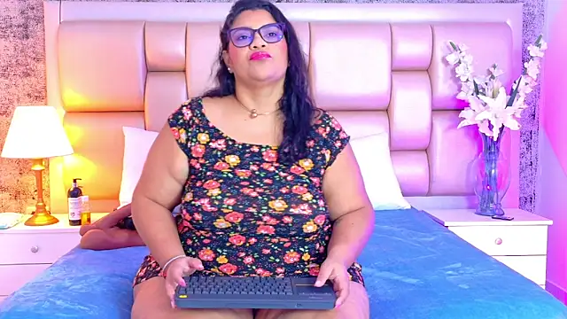 Snapshot of SelennaCooper chatting on February 20, 11:54 am SelennaCooper online show from February 20, 11:54 am