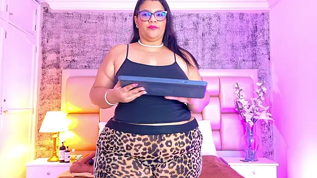 Snapshot of SelennaCooper chatting on February 26, 11:53 am SelennaCooper online show from February 26, 11:53 am