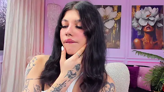 Snapshot of YasminWild chatting on March 8, 4:38 am YasminWild online show from March 8, 4:38 am