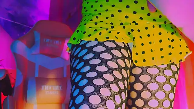 Snapshot of BESTLOLA chatting on January 16, 2:21 pm BESTLOLA online show from January 16, 2:21 pm