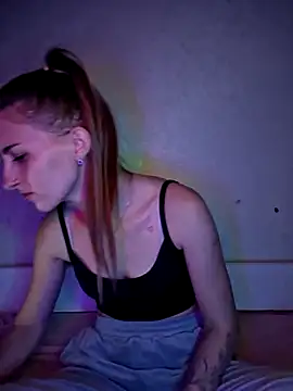 Snapshot of carolinakis_ chatting on February 22, 8:18 pm carolinakis online show from February 22, 8:18 pm