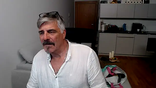 Buidapest online show from January 16, 10:58 pm