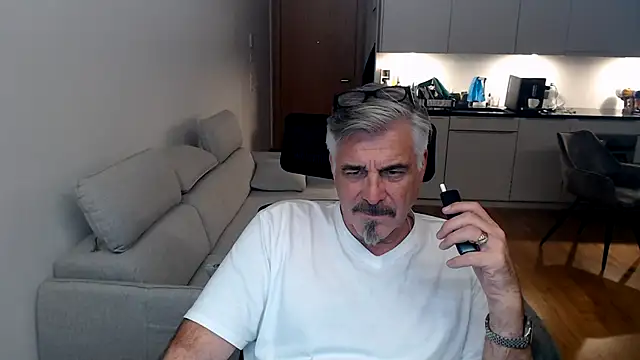 Buidapest online show from February 28, 4:24 am