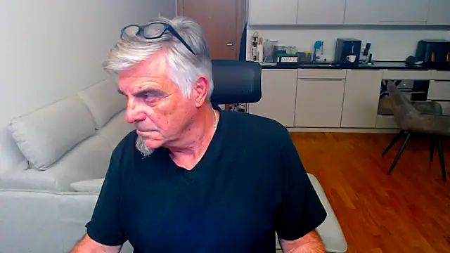 Buidapest online show from March 26, 9:31 pm