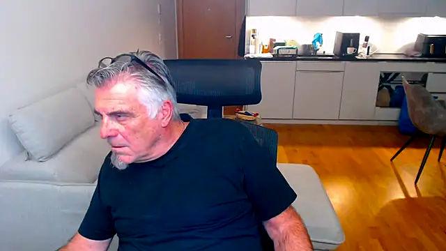 Buidapest online show from March 27, 10:31 pm