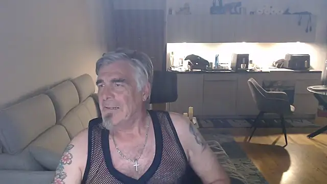 Buidapest online show from May 29, 3:15 am