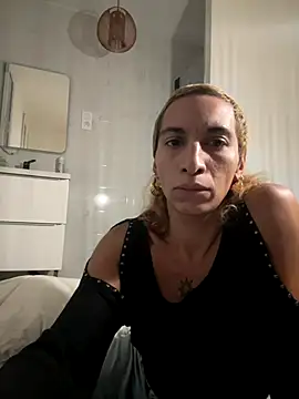 Snapshot of zinalastar chatting on November 23, 6:19 pm zinalastar online show from November 23, 6:19 pm