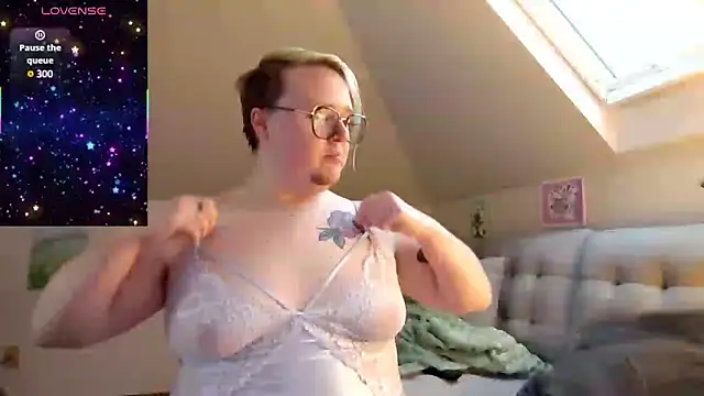 queerlyjaz online show from March 8, 6:12 pm