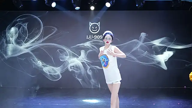 LU-909 online show from January 6, 1:20 am