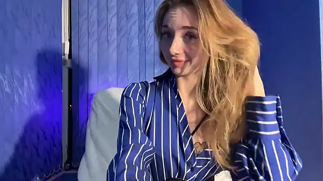 Jolienne online show from November 25, 6:08 pm