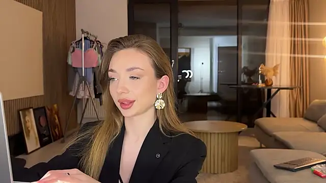 Jolienne online show from March 27, 9:03 pm